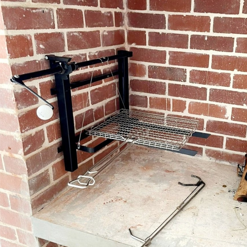Adjustable braai stand