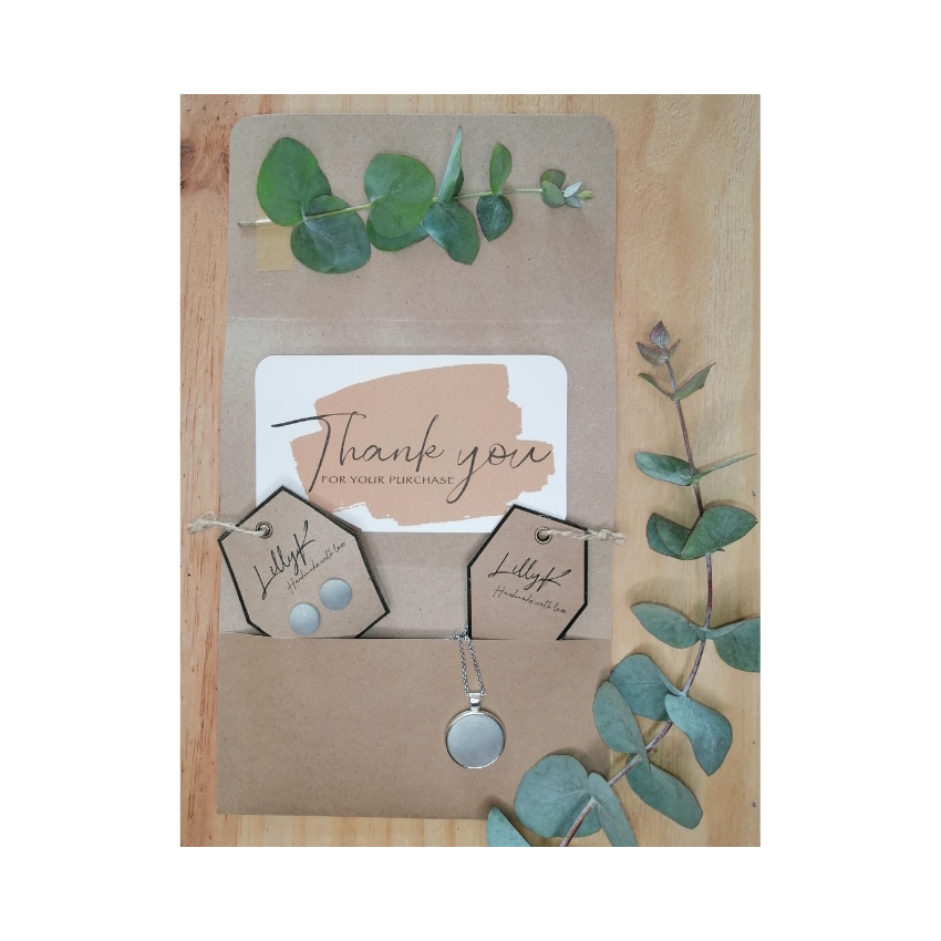 Cement circle shaped pendant necklace